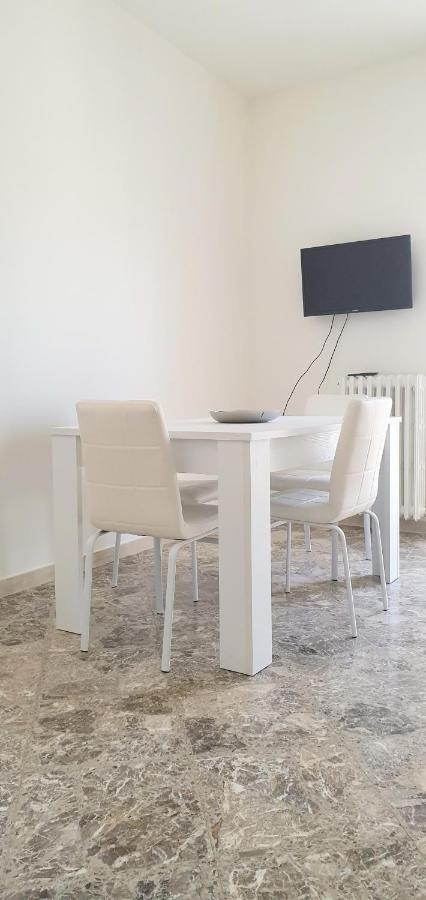 Angela'S Apartment. Elegant Two Bedroom House In Irsina Buitenkant foto