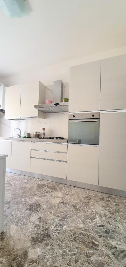 Angela'S Apartment. Elegant Two Bedroom House In Irsina Buitenkant foto